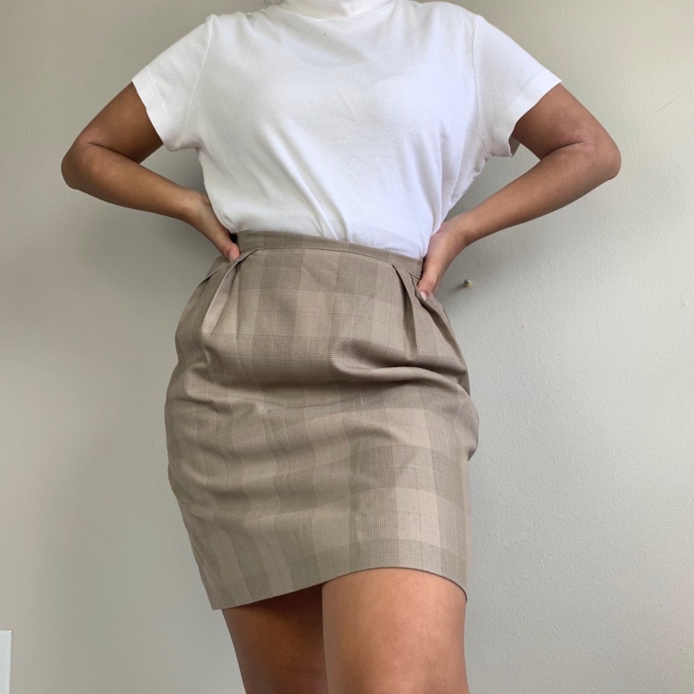 Nude grey skirt